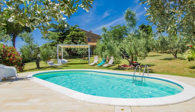 Stunning private villa for 8 people with private pool, WIFI, TV, patio and panoramic view