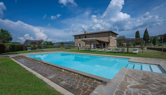 Stunning private villa with A/C, internet, private pool, patio, pets allowed and panoramic view