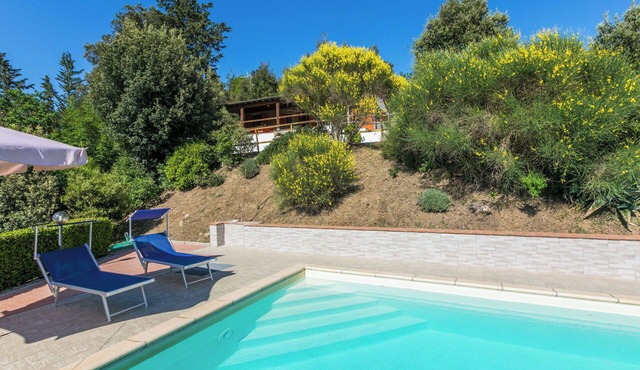 Stunning private villa for 4 people with private pool, WIFI, hot tub, TV and terrace in Montecatini