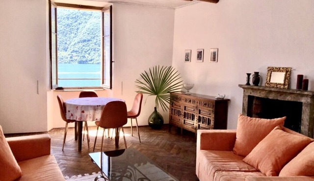 Stunning view and direct access to Lake Lugano, Private Beach & Park