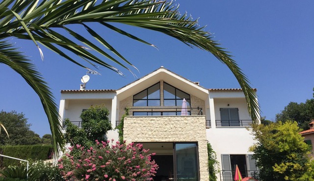 SUBLIME Appart haut de villa mer/plage/hippodrome/Clim/Parking/terrasse avec vue