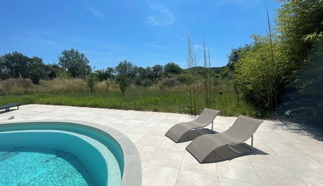 Sublime Mas Provencal with swimming pool between sea and countryside