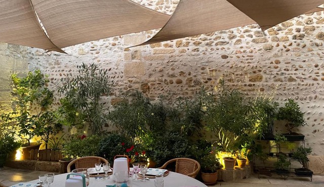 Suite de charme avec patio dans village