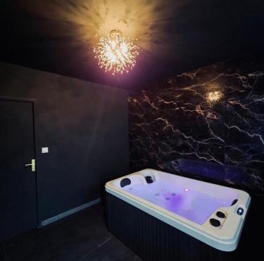 Suite with private Jacuzzi