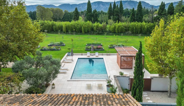 Superb Mas with Alpilles view, 5 minutes from the center of Saint Rémy de Provence