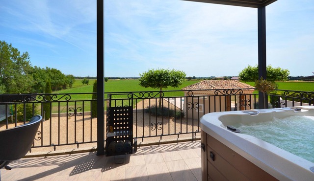 Superb provencal villa with heated pool in Moulès, in Camargue - 12 persons