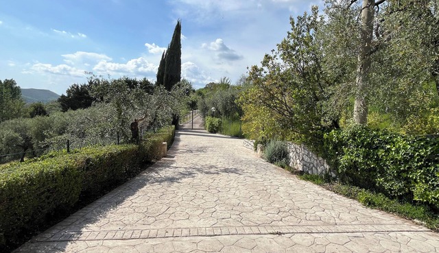 Superb, spacious vacation home with idyllic pool and breathtaking views