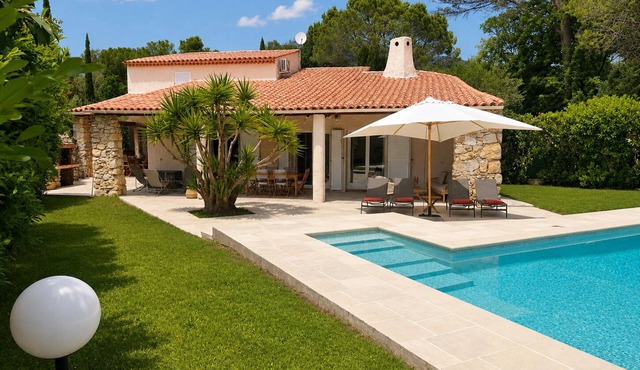 Superb sunny villa, 4 bedrooms, swimming pool, in absolute peace and quiet