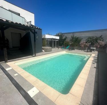 Superbe appartement dans villa avec piscine