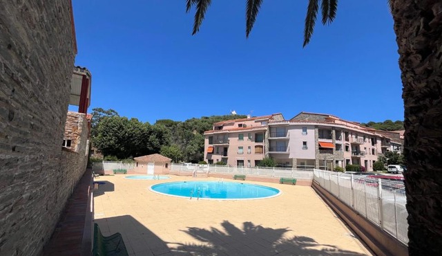 Superbe T2-T3 rénové, bord de mer, piscine, parking privé