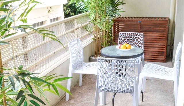 T2 Comédie/Gare : air conditioning, terrace, parking, elevator ★