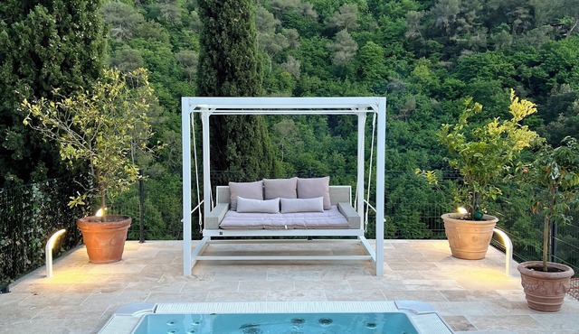 T4 air-conditioned duplex with terrace, jacuzzi & parking - near Nice & Monaco