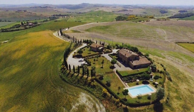 Terraced house with swimming pool in farmhouse near Siena with swimming pool
