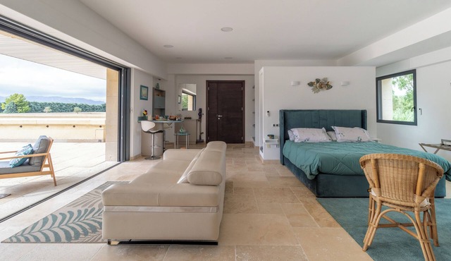 THE INTIMACY OF A PROVENCE ESTATE LA SUITE EUCALYPTUS 5 EPIS