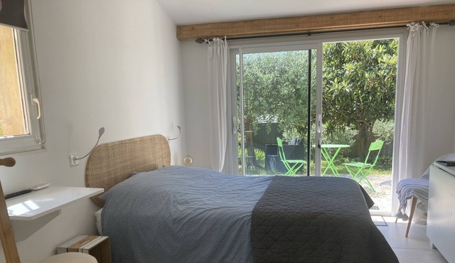 Ti Colombier d'Azur, exoticism in the heart of Provence. Bedroom + kitchenette