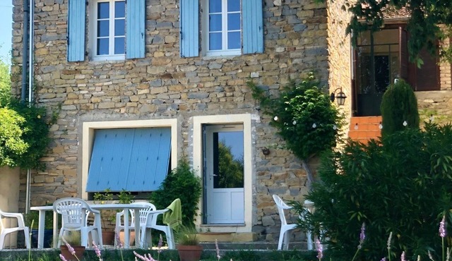 Traumhaus mit Pool und Blick auf Weinfeld