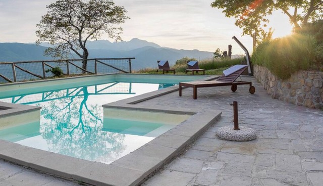 Tuscan Villa with Private Pool and stunning views sleeping up to 8 people