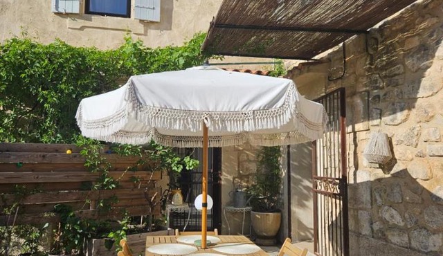 Un air de vignes, jacuzzi privatif, centre maussane