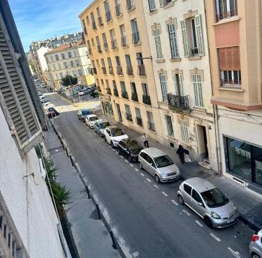 Un studio sympa en centre-ville rue du camas