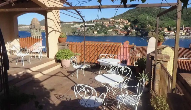 Unique house with stunning views of the bay & mountains in old town