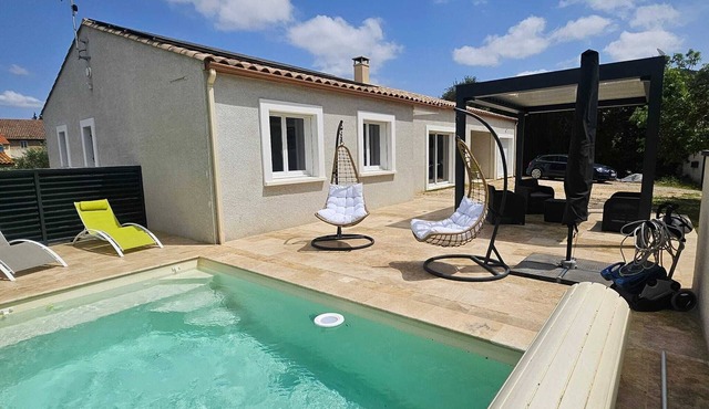 Vacation home for families or friends, swimming pool, in village, 30 mins from the sea