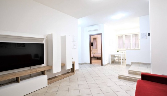 Verdicchio is located in the Novoli area, a few steps from the tramway with which you can reach the center of Florence and the Santa Maria Novella station in a few minutes and close to the Florence airport, it is possible to park in the area easily.The a