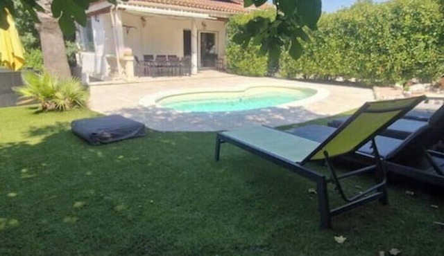 Villa des Sources with Air Conditioning and a Pool