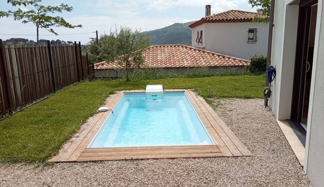VILLA 120m2, swimming pool, 4 bedrooms, 8 pers, 15minutes CANNES and GRASSE, 30min NICE