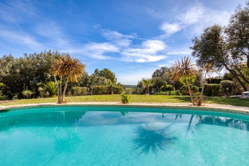 Villa 6-7p avec jardin et piscine