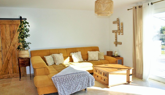 VILLA 6 pers JACUZZI and swimming pool at the foot of the LUBERON