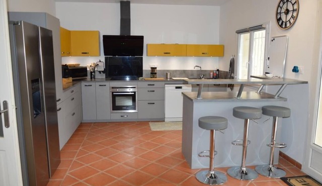 Villa 8 to 10 pers wifi BBQ Ok corral Beach near Toulon Marseille Aubagne