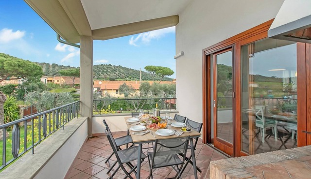 Villa Adriana Capalbio with A/C, BBQ and Parking, Capalbio, Italy