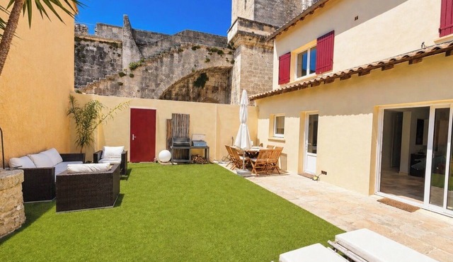 VILLA AIGUES MORTES INTRA MUROS WITH GARDEN VIEW SOUTH RAMPART