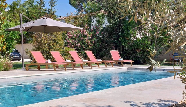 Villa Art-Déco, 5 mn walk from the city center of Saint-Rémy- Pool, Clim - 4ps
