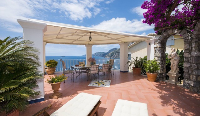 Villa Arzilla 1 with charming view, w/o steps, parking and private beach