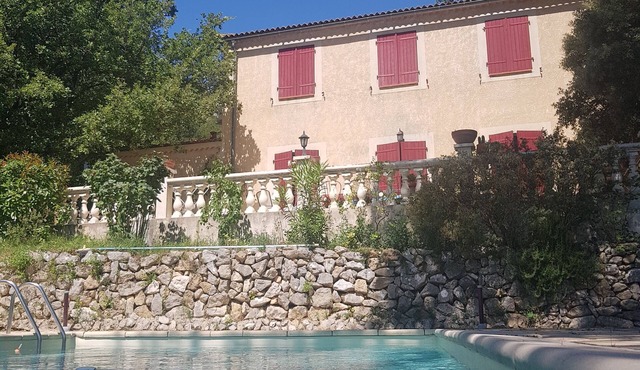 Villa Avec Piscine, vue sur Plaine de Cuges les Pins, Grande Terrasse Proche mer