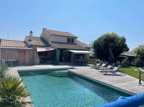 Villa avec piscine et jacuzzi, à Uzès centre !