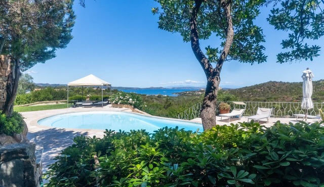 Villa 'Cala Bitta' with Sea View, Wi-Fi and Air Conditioning