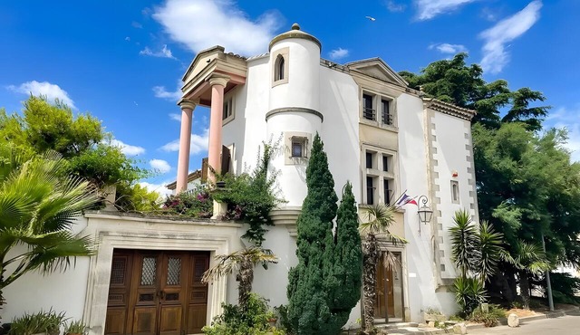 Villa 'Chateau Margarido' with Private Pool, Wi-Fi and Air Conditioning