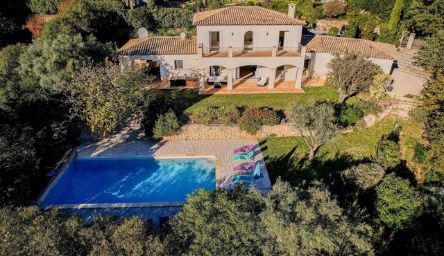 Villa Cramond – Pool & unspoiled nature