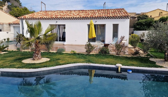 Villa de Charme à Saint-chamas au Bord de L'étang