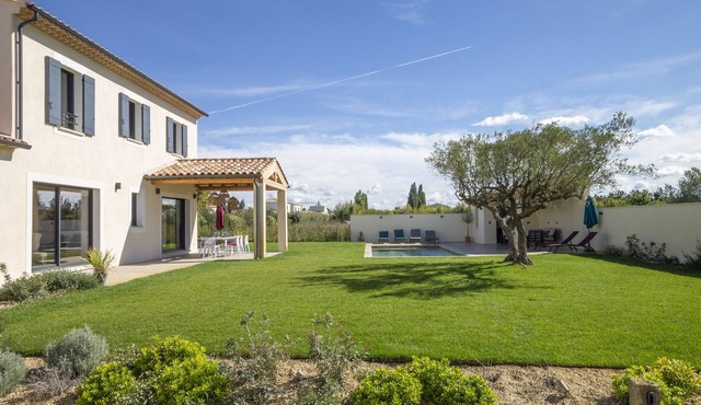 Villa du Relais - Beautiful holiday home within walking distance of Maillane.
