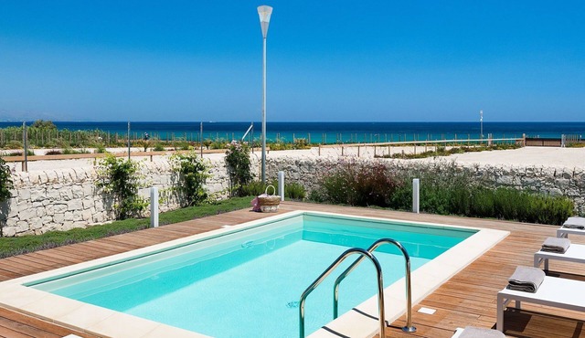 Villa for 6 People in Sicily with private pool at the Sea