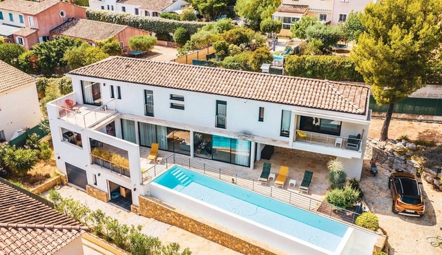Villa for 8 people with air conditioning and private parking in La Cadiere-d'Azur