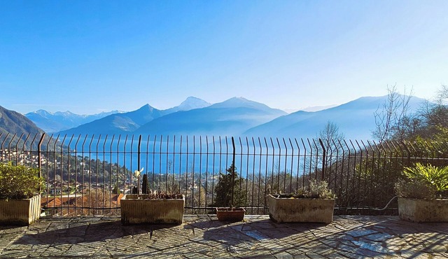 Villa Foresta Menaggio (Apt Como) - Nature retreat with stunning Lake Como view