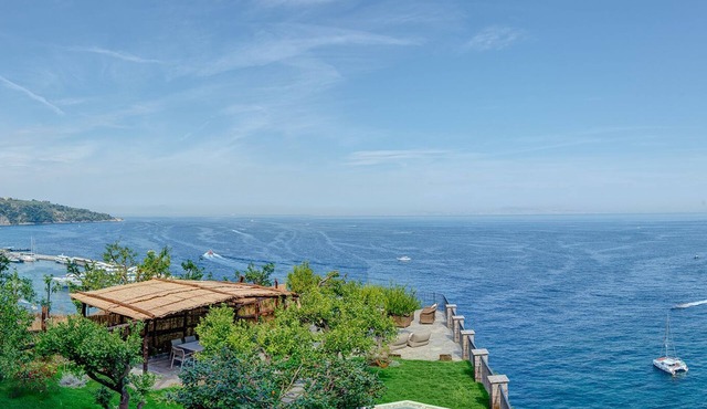 Villa Galidia with Jacuzzi, Sea View, Garden and Air Conditioning