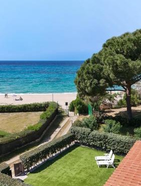 Villa Giulia seafront