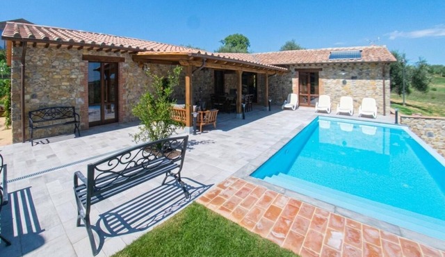 Villa Il Melograno - Four Bedroom Villa, Sleeps 8