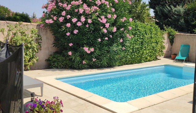 Villa in bloom with private pool near the Alpilles