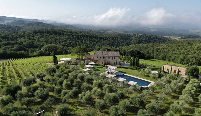 Villa in Fioraie with 10 bedrooms sleeps 19
